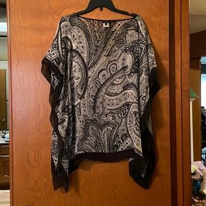 Talbots woman’s scarf top, black and white print size 1x